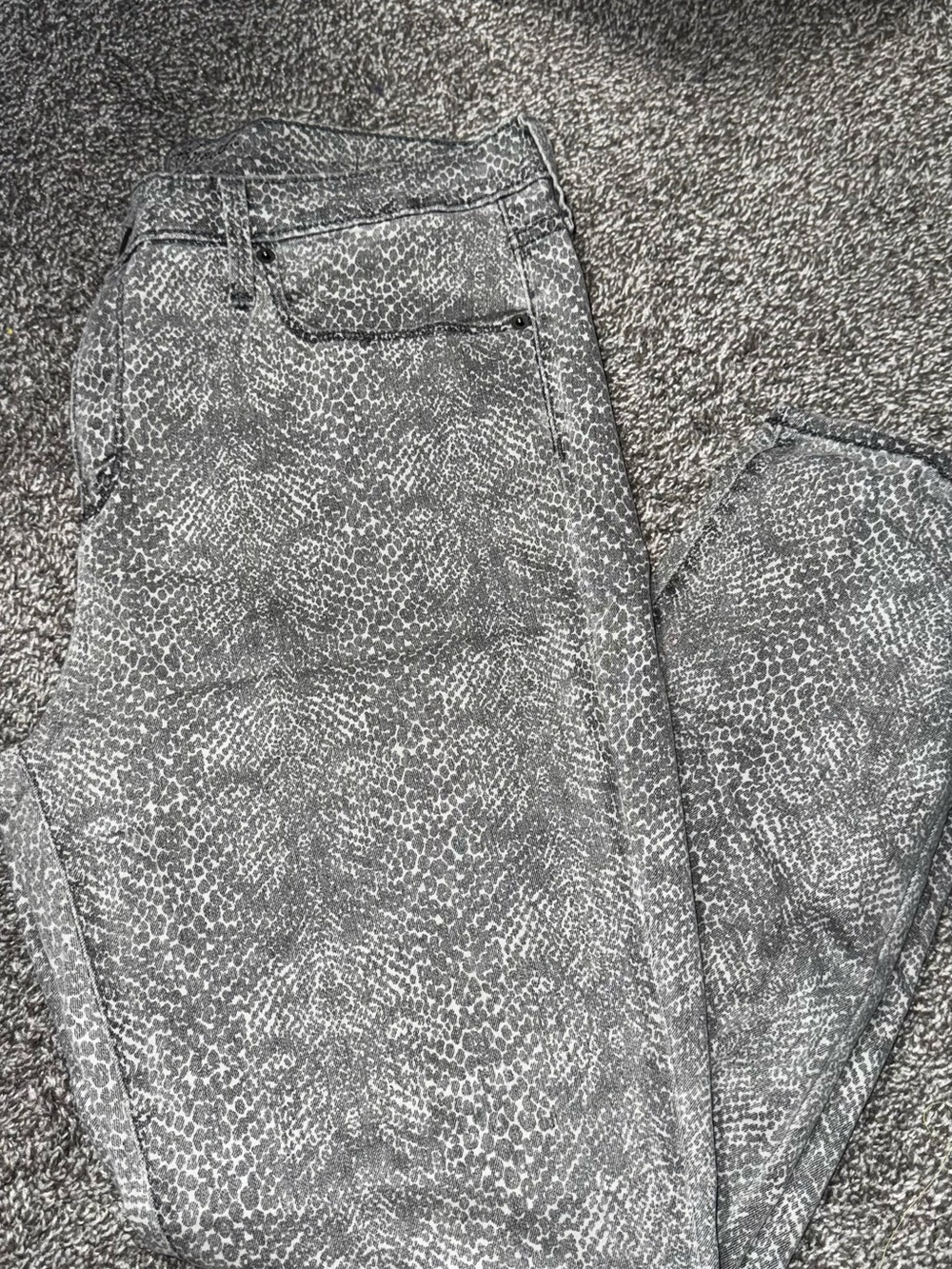 Universal Thread Women’s Skinny Jeans in Gray/White Animal Print